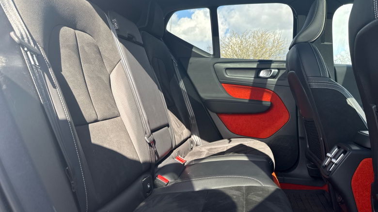 Volvo Xc40 2.0 B4P R DESIGN 5dr AWD Auto Petrol Estate